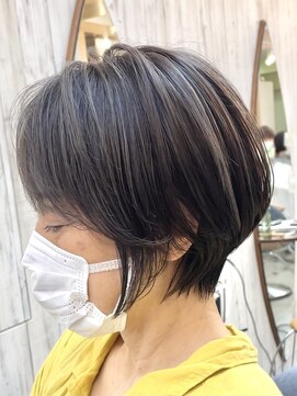 ロンドアジュール 横浜(Lond azur) 大人くびれショート×白髪ぼかしハイライト