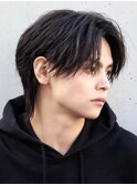 束感センターパート韓国風毛流れミディアムウルフデコだしヘア