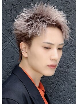 オーシャントーキョーウエスト 心斎橋 (OCEAN TOKYO WEST) シルバーアップバング刈り上げショート