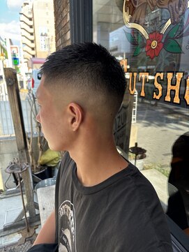 フォーコーナーズ(Four Corners) バズカット/スキンフェード/バーバー/刈り上げ