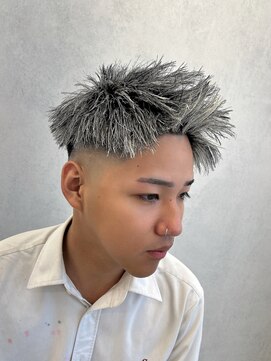 ルースト 西院店(ROOST) ホワイトハイライトジェットモヒカン