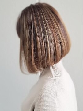 ソヨン 平塚店(SOYON) 前下がりシルエットの美人ハイライトボブ