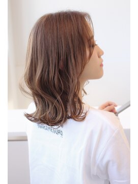 トップシェイプ(TOP SHAPE) 柔らかベージュ外ハネミディアム