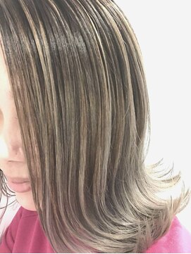 美容室 リアン(Lien) スモーキーシルバーアッシュカラー