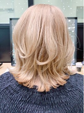 アルバム 銀座(ALBUM GINZA) キャラメルベージュ_ローライトスリークボブ厚めバング_ba289651