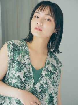 リィベ(Liibe) 外ハネ/暗髪/Aラインボブ