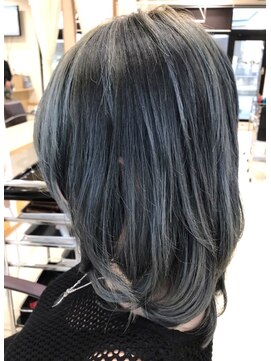 メタ(META) 個性あふれるコバルトブルー♪