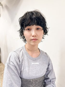 トゥコ(tuco) ショートウルフ パーマ 黒髪 くるくる