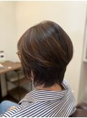 ハイライト＋明るめ白髪染めでつくる、大人の上品スタイル