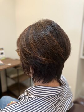 フォルムヘアープラス(Forme hair+) ハイライト＋明るめ白髪染めでつくる、大人の上品スタイル