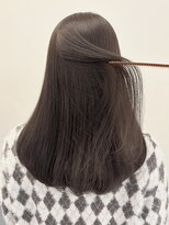 レイヤーカット×色素薄めカラーで柔らかい透明感ヘア