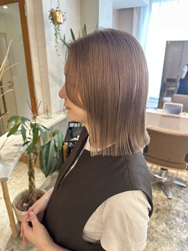 ユッカ 梅田(YUCCA) 【 YUCCA 】大人可愛い黒髪ストレート/切りっぱなし/ハイトーン