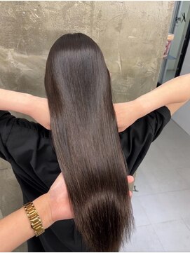 キング 高槻(K!ng) ハイライトカラーミルクティーベージュレイヤーカット