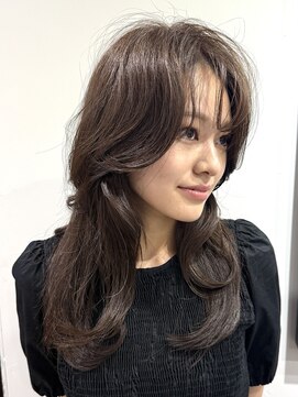 ヘレナトウキョウ(Helena Tokyo) レイヤーカット ひし形シルエット ベージュカラー 透明感カラー