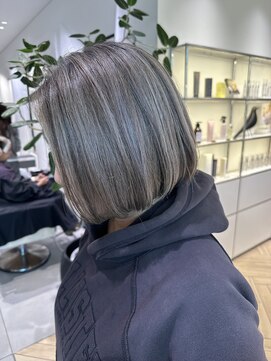 ハイライト　ローライト　プラチナアッシュグレー