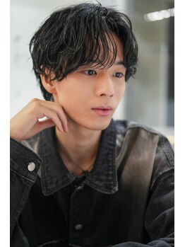 キートス(Kiitos)の写真/【西梅田駅/徒歩1分】洗練された抜け感で魅せるセンターパートはkiitos西梅田で◯