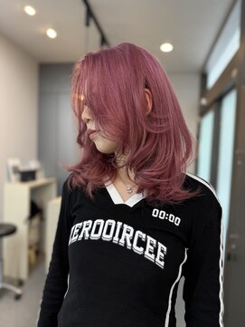 ブロンド(Blonde) ホワイトピンク レイヤーカット
