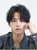 メンズカット無造作黒髪センターパート刈り上げビジネス流行