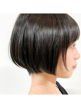 ジゼル(GiseL) 前下がりショートボブ。