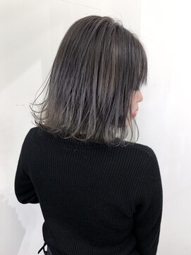 ナイン 麻布十番(NINE) ミディアム外ハネの暗髪グレージュ