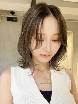 エリマ 調布(elima) くびれレイヤーミディアム 透明感ベージュ オージュア 前髪なし