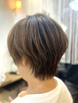 クオリア(QUALIA) 30代40代50代人気☆丸みのある美シルエットのひし形ショート/柏