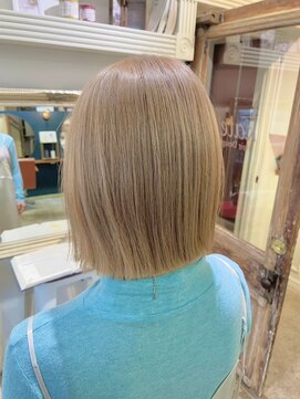 テイラー(Taylor) 【Taylor 大宮】切りっぱなしボブ×ペールベージュ