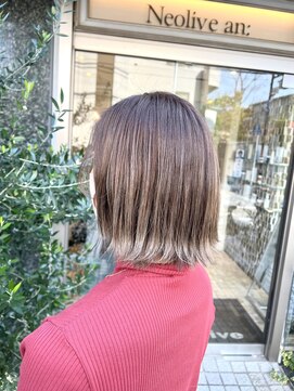 シャイン ヘア ブレンド 二子玉川(Shine hair blend) 白髪ぼかしハイライト×切りっぱなしボブ