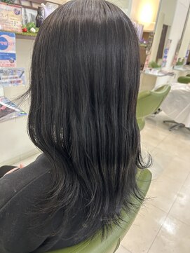 シュウ 西尾店(Shu) ブラック × グレージュ