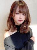 ホワイトグレージュ後れ毛が可愛い顔周りレイヤーミニウルフ