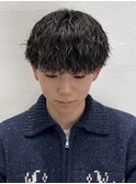 黒髪ツーブロックショートマッシュ波巻きスパイラル縦落ちパーマ