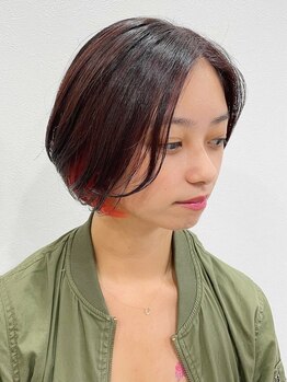 アンダーバーホワイト 阪神西宮店(_WHITE)の写真/技術力の高い実力派スタイリストが多数在籍!1ミリ単位でこだわるカット技術で小顔魅せ効果UP◎