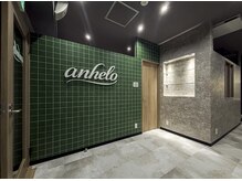 アネロ 名古屋(anhelo)の雰囲気(シンプルで高級感があるエントランス)