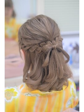 リサ 恵比寿(risa.) ぷっくりなりぼんのハーフアップ