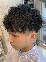 フィフス(fifth)&nbsp;フェザーマッシュ　ツイストパーマ　スパイラルパーマコンマヘア