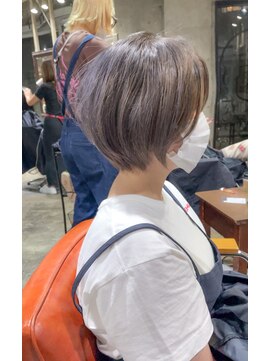 サロンドミルク 新百合ヶ丘店(salon de MiLK) 大人可愛いショートのハイトーングレー