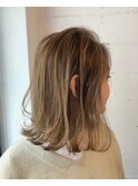 ハイトーンベージュの外ハネスタイル♪