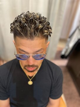 チョス(Chos) 宮城リョータパーマ×メッシュ×スキンフェード