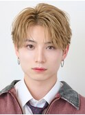 フェザーショート金髪ミルクティーベージュニュアンスパーマ韓国