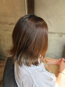 セッション(SESSION) 外ハネミディで叶える抜け感スタイル