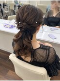 ルーズなローポニスタイル