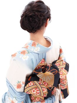 ヘアアンドメイク スタジオ ラプラス(HAIR&MAKE STUDIO rapLus)の写真/【浴衣のお着付け受付中！！】早くて丁寧なのに長時間崩れにくい着付けが自慢☆[新宿駅5分]