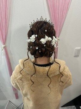 ベルグロー 北新地(BELLEGROW) ティアラシニヨン｜梅田・北新地ヘアセット