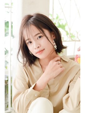 イディール(i:deal) ベビーバングが可愛いぶつ切りボブ