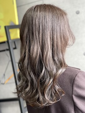 エル(EL.) 透明感ベージュ★★★★★