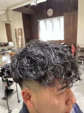 ウィークエンド(WEEKEND) ツイストスパイラル×フェードカット