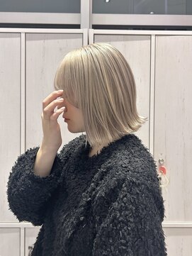 リー 梅田(Lee) ブロンド/ベージュ/ショート/ボブ/切りっぱなし/ブリーチカラー