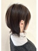ショートから伸ばしかけの外はねスタイル