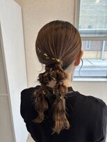 ジェリカヘアー サンフラワー通り(Jlica hair)&nbsp;ツインポニー編み下ろし×金箔アレンジ