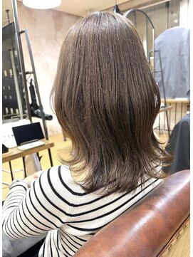 アンティーカ バイ エレノア(Antica by eleanor) くびれレイヤー×アッシュブラウン